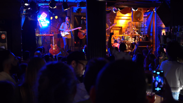 Domino´s Live Music apuesta por las míticas salas de música y llena la Moe Club de Madrid